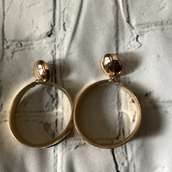 Loop EARRINGS - Picture 2 of 3